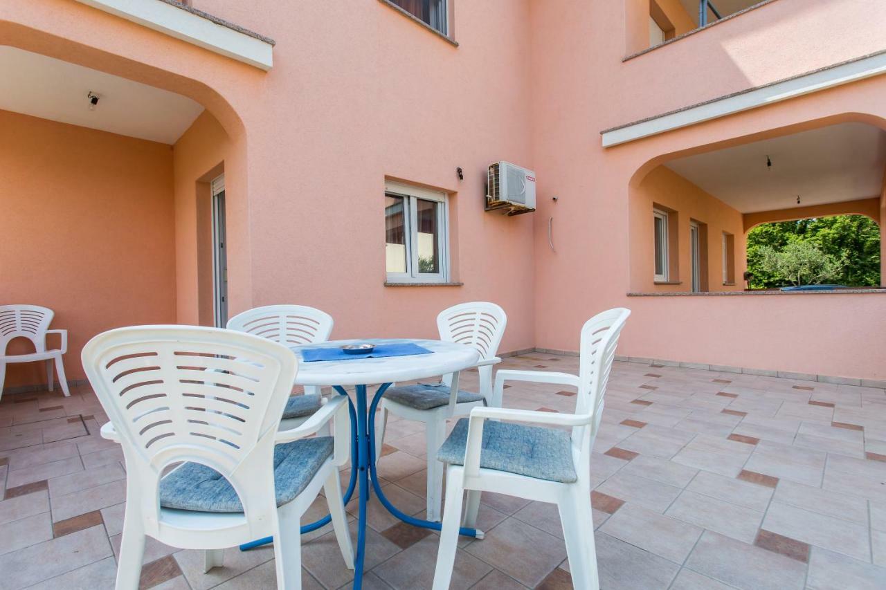 Apartman Justinic Šilo Exterior foto